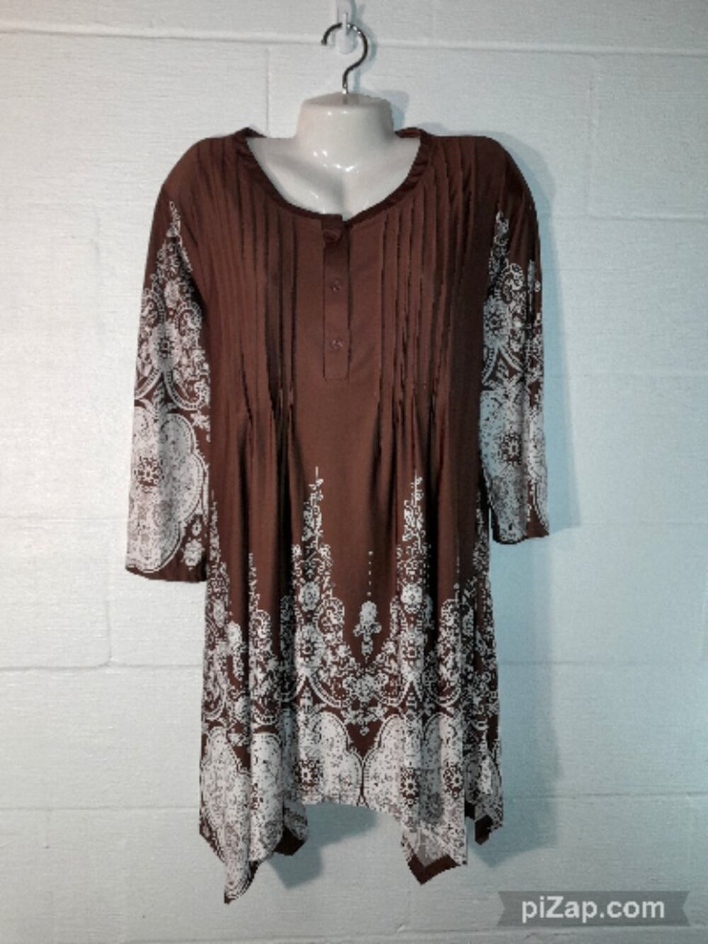 White Mark Women's Plus Size 2X Tunic Top Brown & White Paisley Pleated Button